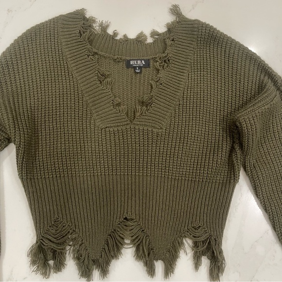NWOT! Hera Olive Green Distressed Cropped Sweater - Picture 3 of 12